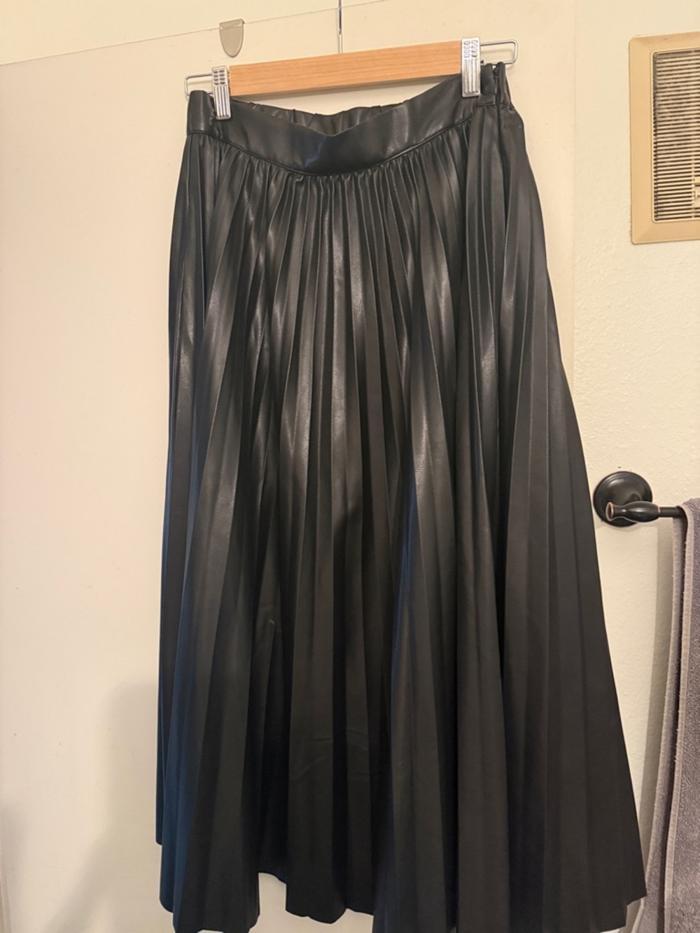Pleated Vegan Leather Midi Skirt - Black